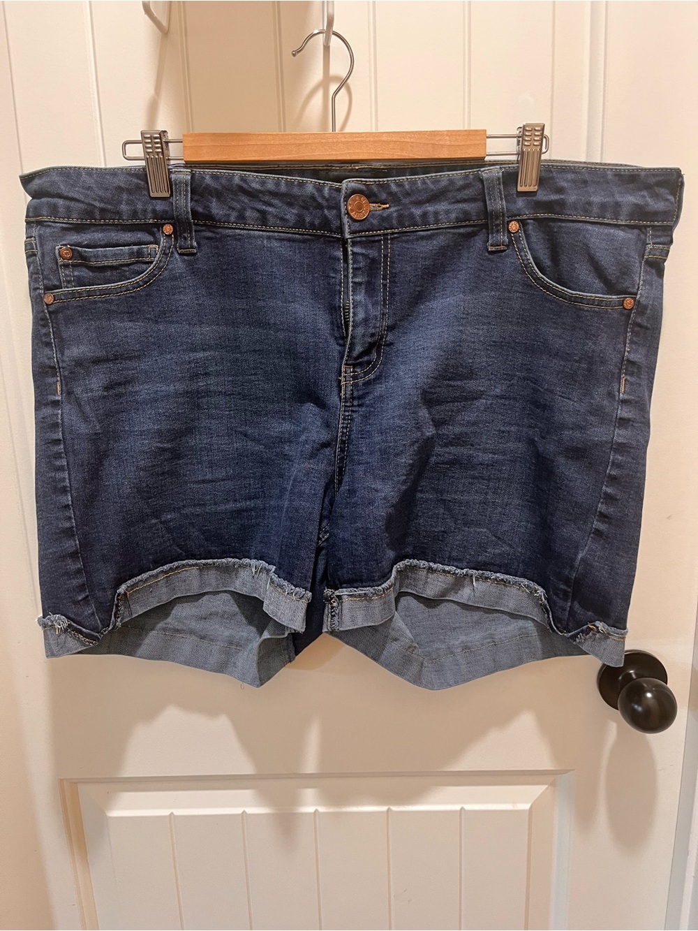 Celebrity Pink Women's Plus Size Cuffed Blue Jean Shorts - 18